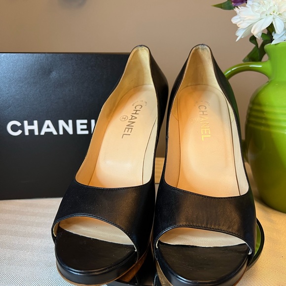 CHANEL CC Logo Black Genuine Leather Peep Toe Platform Cork Chain Pump Heels - Picture 5 of 11